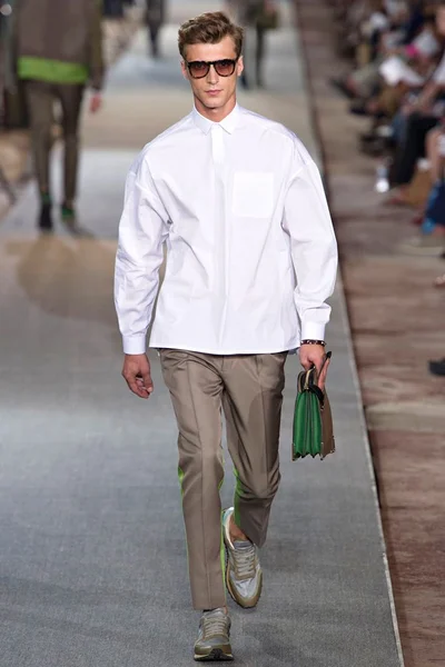 Look 7